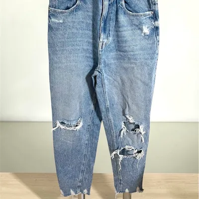 Très beau jean pour femme à trous